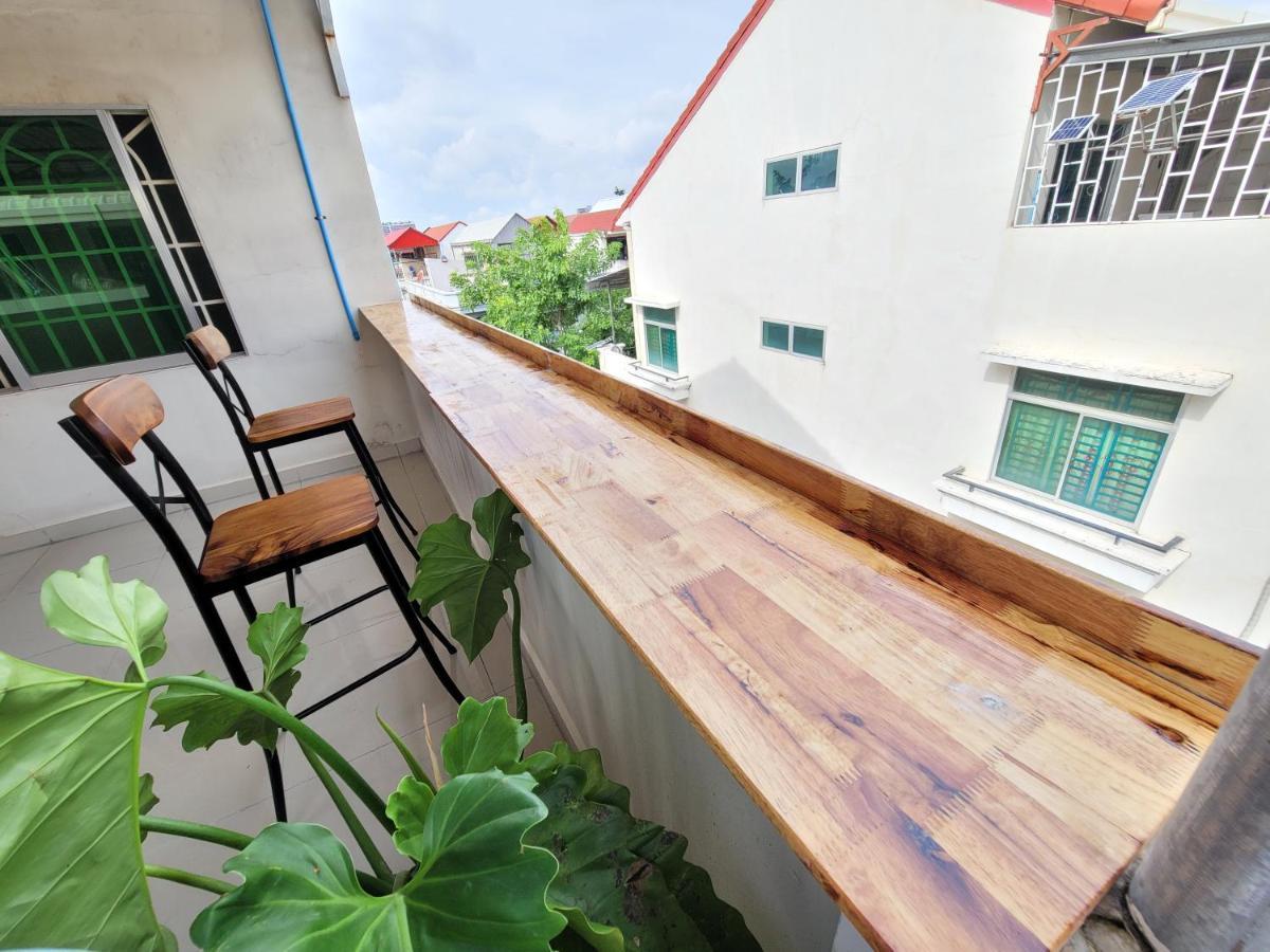 Yana House Phnom Penh Hotel Exterior photo