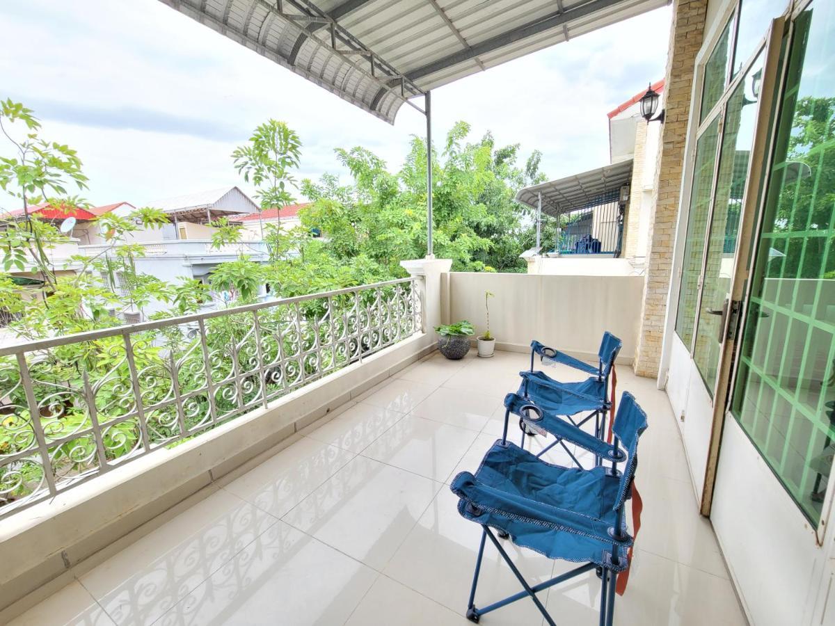 Yana House Phnom Penh Hotel Exterior photo