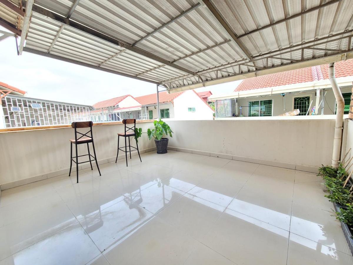 Yana House Phnom Penh Hotel Exterior photo